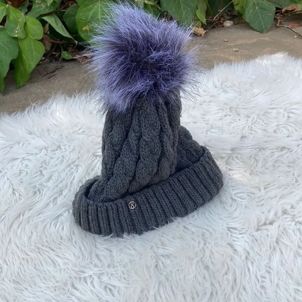 Layerย 8 Cable Knit ThermoโHeat Lining Winter Beanie With Faux Fur PomโOS